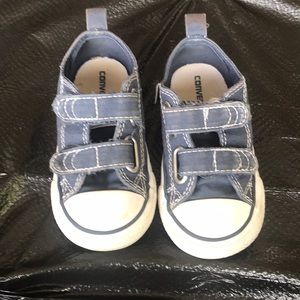 Size 6 navy blue converse shoes